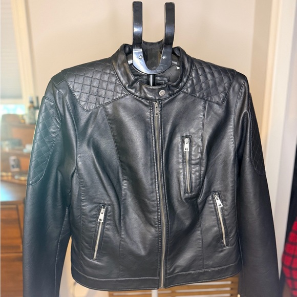 Levi's Jackets & Blazers - Levi's Black Leather Quilted Shoulder Jacket